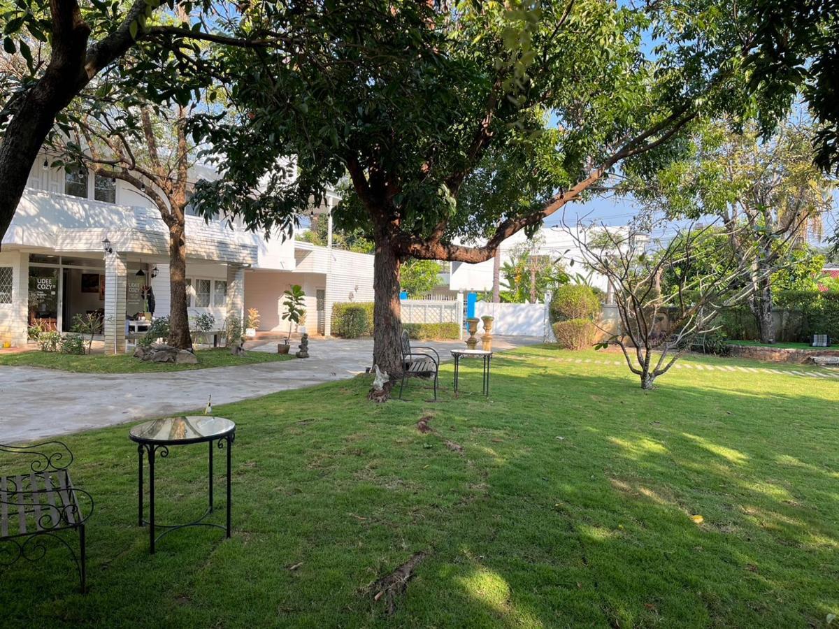Udee Cozy Hotel Chiang Mai Exterior foto