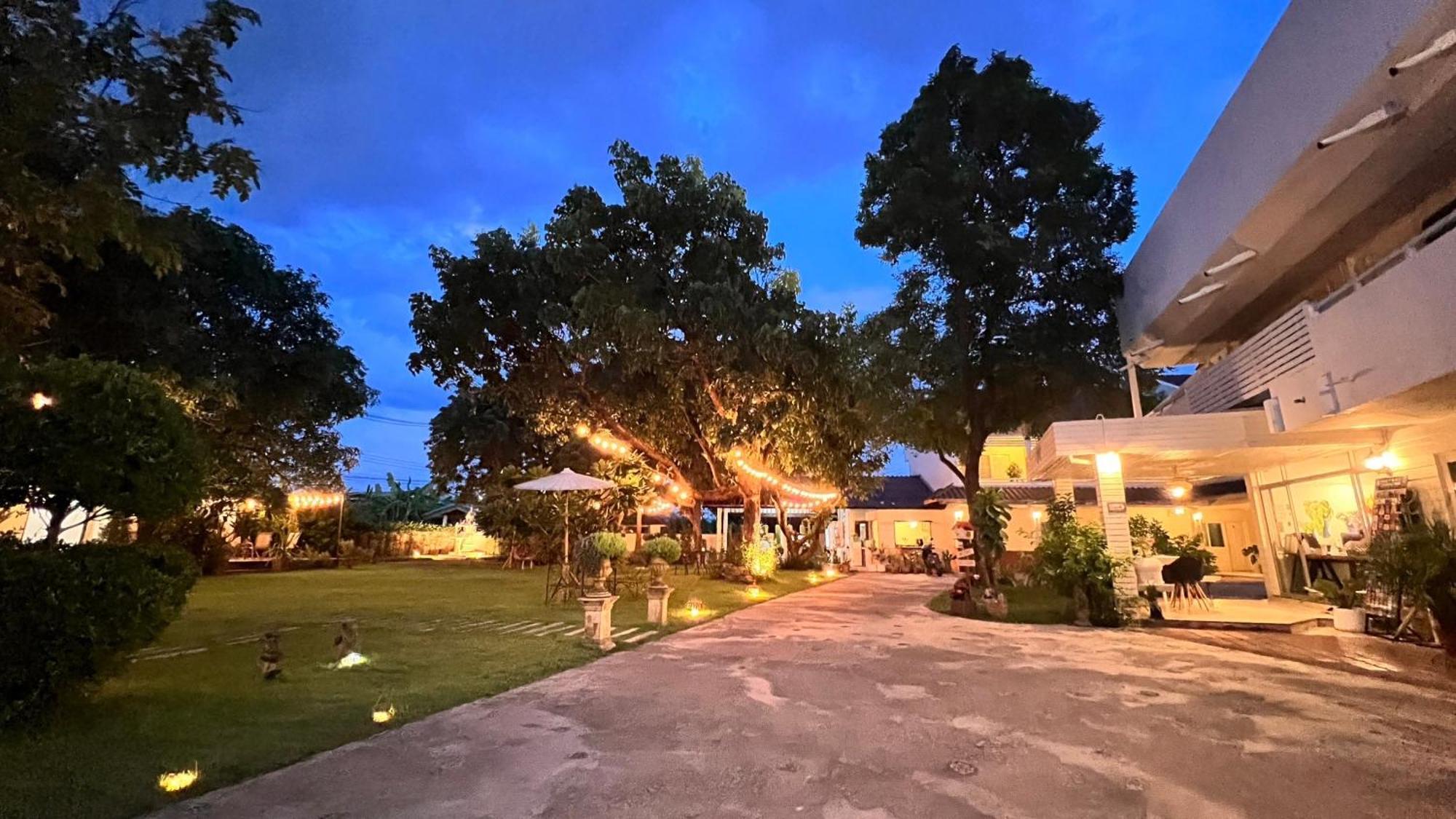 Udee Cozy Hotel Chiang Mai Exterior foto
